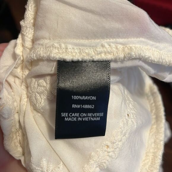 Torrid White Semi Sheer Textured V-Neck Embroidered Boho Top Cottage Core - Picture 13 of 13